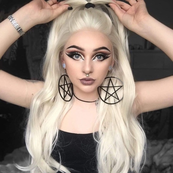 Light Blonde Lace Front Wig - Picture 4 of 5